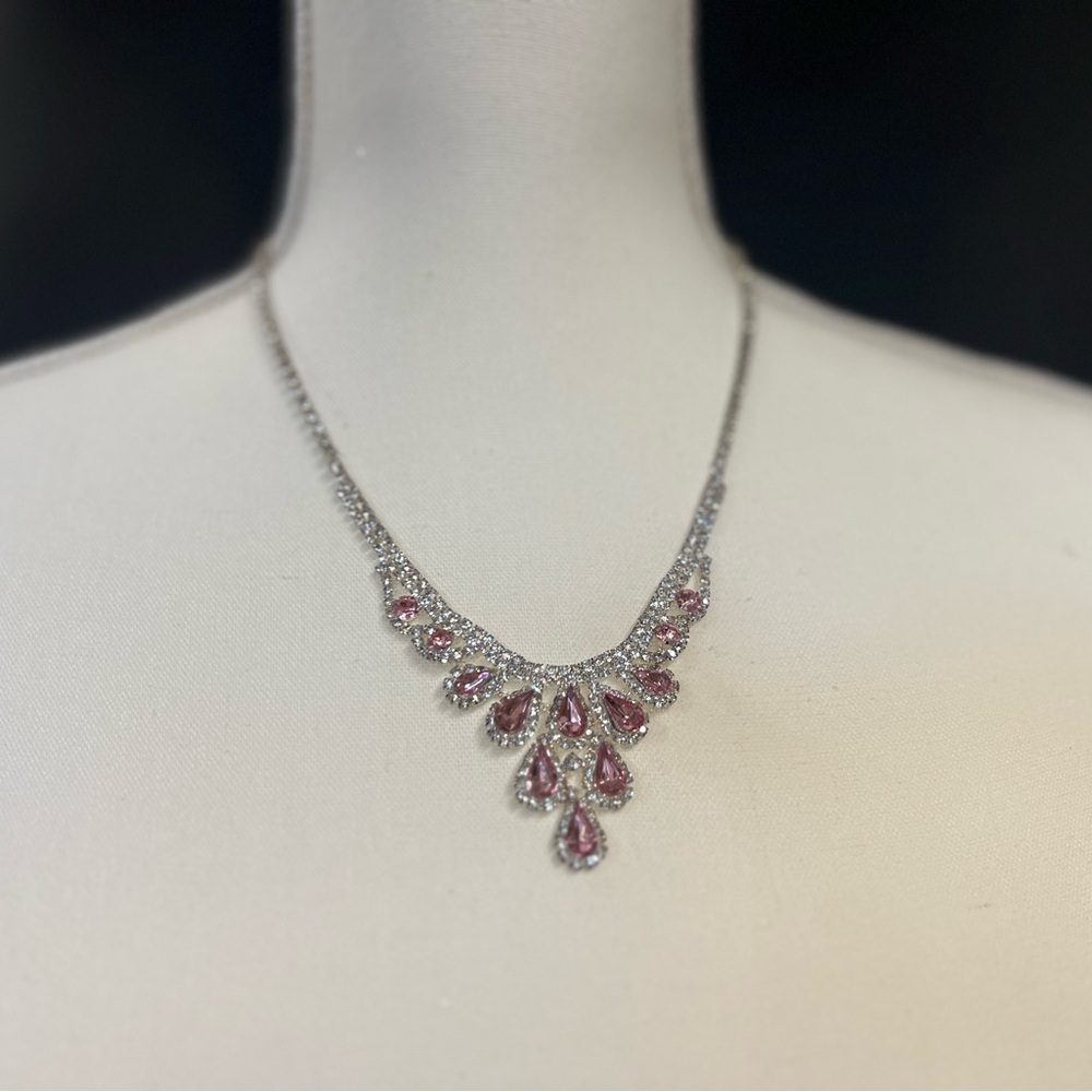 Nicole Miller Necklace. Pink Necklace great for all occasions.